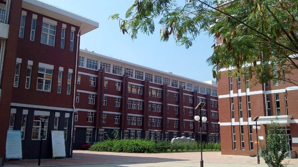 说明: /resource/tpl1/static/images/jiaoxuelou4.jpg 说明: /resource/tpl1/static/images/jiaoxuelou4.jpg